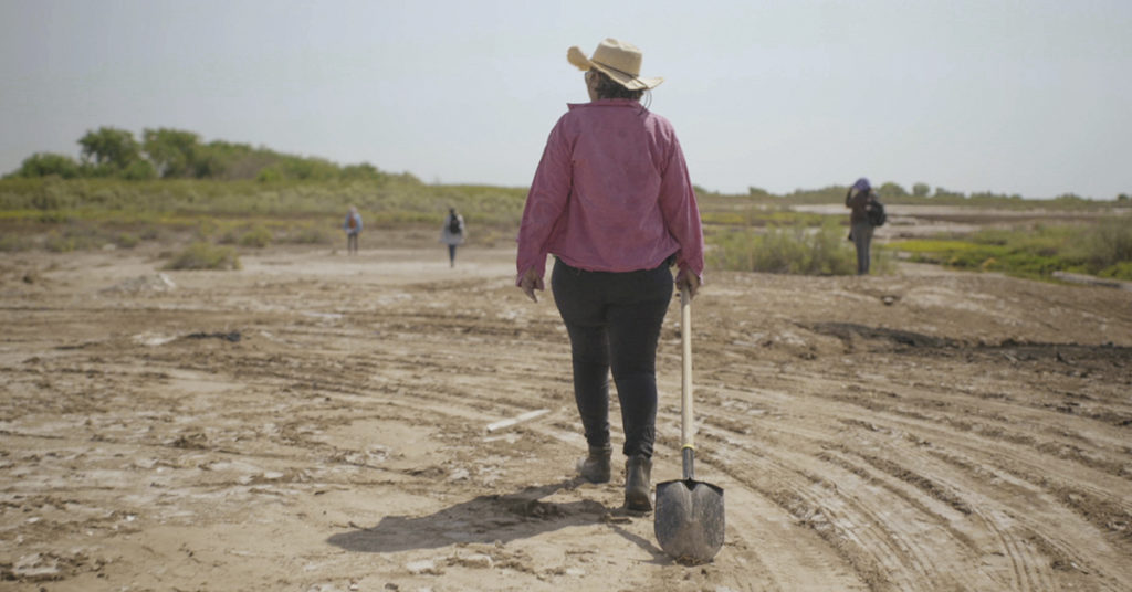 'Te nombré en el silencio' retrata la lucha de Las Rastreadoras del Fuerte, un grupo de madres buscadoras de sus hijos desaparecidos en México.