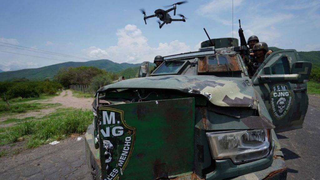 Helicóptero del Ejército es atacado en Aguililla, Michoacán