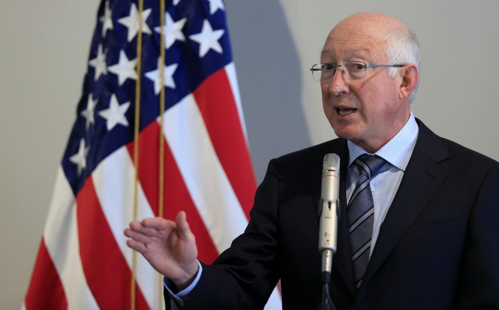 Embajador de EE.UU. reconoce esfuerzos para garantizar la libertad de prensa