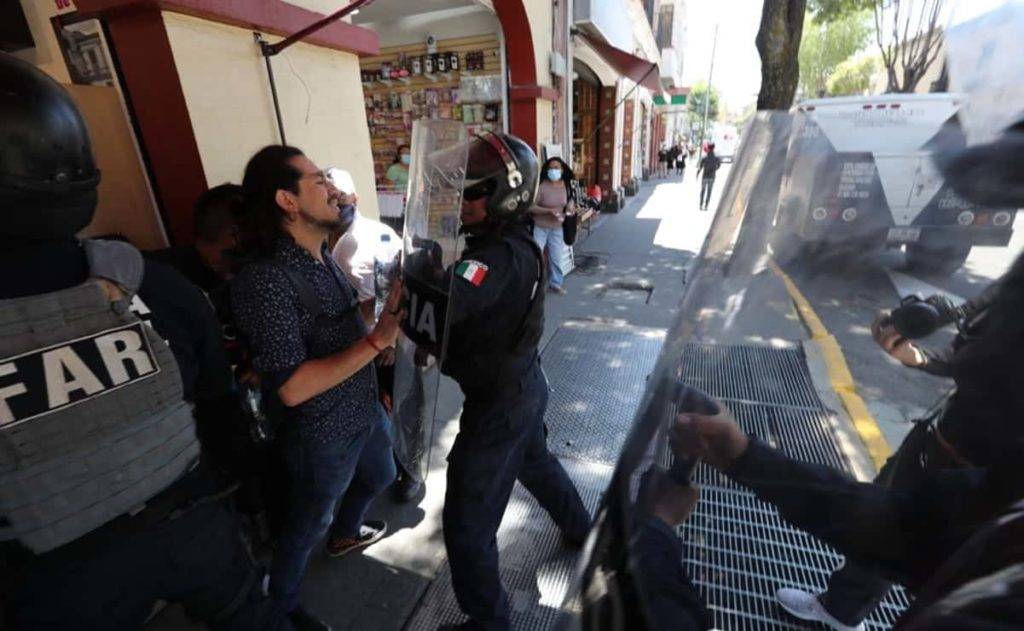 Investigan a policías del Edomex tras agresión a periodistas en marcha LGBT