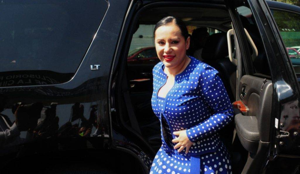 Confirman destitución e inhabilitación por un año a Sandra Cuevas
