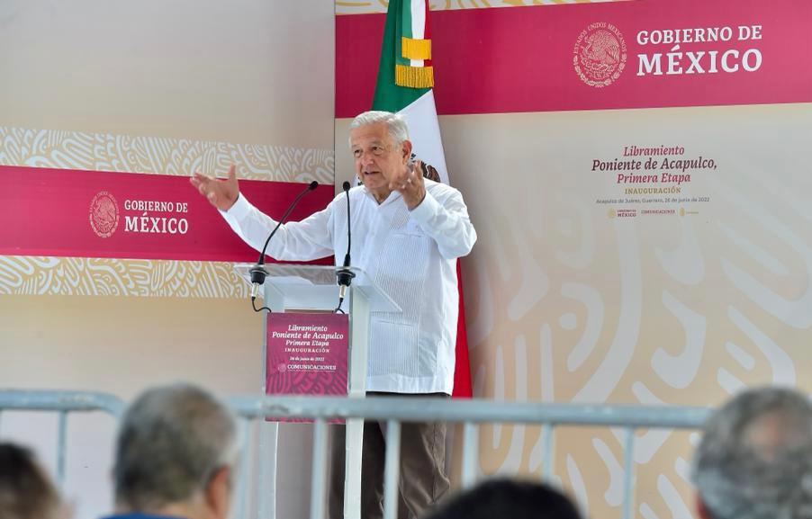 El presidente López Obrador salió a denunciar la campaña de odio contra su hijo menor, Jesús Ernesto y dijo que es una cobardía los ataques.