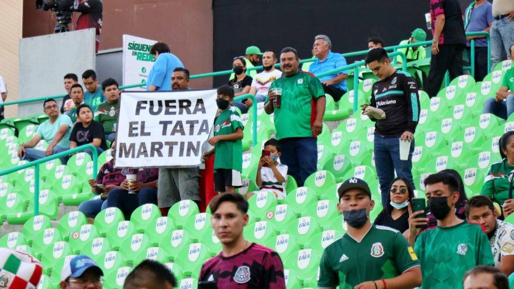 A través de redes sociales se dio a conocer el hecho en el estadio de Torreón donde la Selección Mexicana jugará ante Surinam.