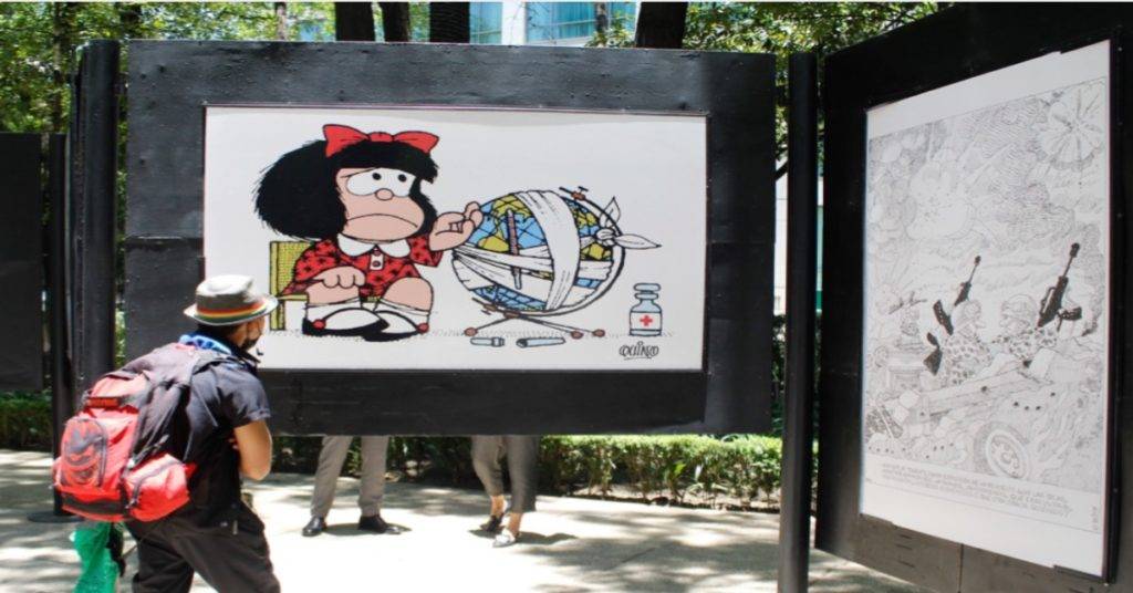 Mafalda, el personaje de historieta más querido de Argentina, y Quino llega a Reforma con una exhibición de 19 viñetas de la tira cómica