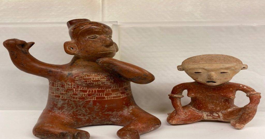 La compañía Absolut restituyó dos piezas arqueológicas al gobierno de México a través de la embajada en Estocolmo, utilizadas para publicitar un licor