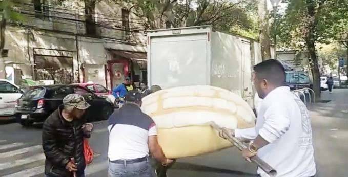 La alcaldía a cargo de Sandra Cuevas tuvo que quitar el monumento a la concha de la marca de pan Bimbo a petición del propio INAH.