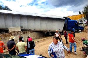 Recuperan tráiler robado en la México Pachuca