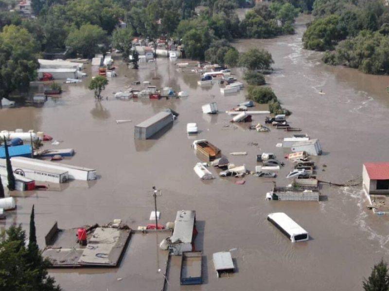 Por intensas lluvias, habitantes de Tula abandonan sus casas por temor a inundaciones