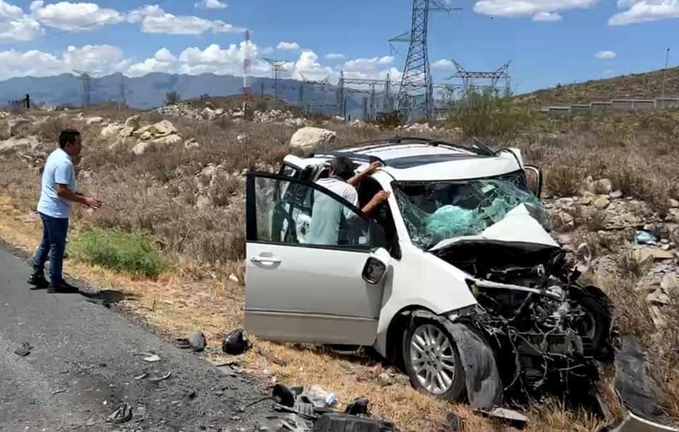 Tragedia en carretera Monterrey-Monclova deja 5 muertos y una docena de heridos