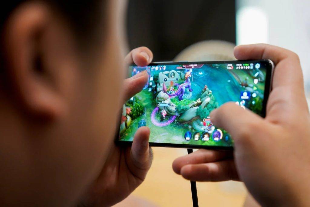 La fiscalía de menores alertó sobre la utilización de un videojuego tipo Battle Royale para atraer a menores para cometer delitos 