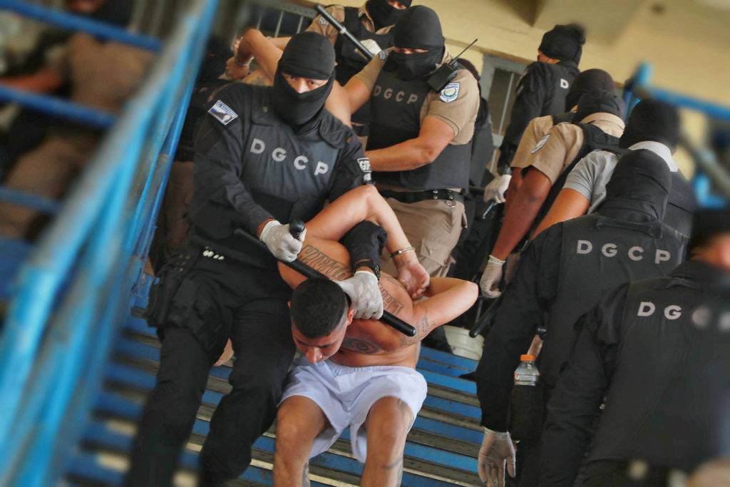 “Son inocentes”; familiares de pandilleros en El Salvador piden a Bukele detener las detenciones 