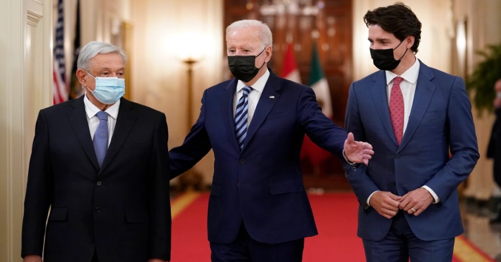 El presidente Estados Unidos, Joe Biden y el primer ministro de Canadá, Justin Trudeau visitarán México en noviembre para la cumbre sobre el T-MEC, informó el presidente López Obrador 