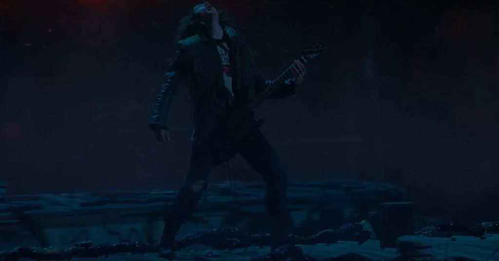 El viernesse estrenó el volumen 2 de la 4ta temporada de Stranger Things, cuya escena más comentada fue donde aparece el hijo del bajista de Metallica