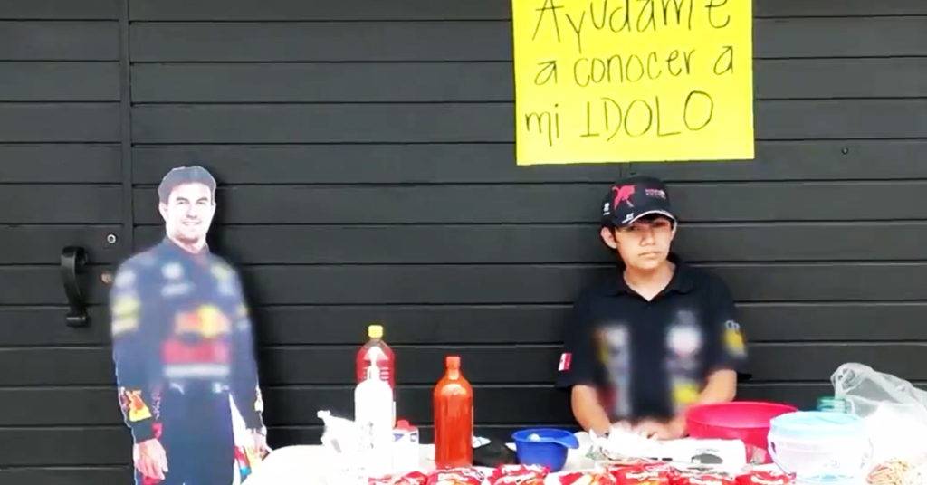 Un niño en Michoacán se hizo viral luego de que pusiera un puesto de botanas para ahorrar dinero y poder ver a 'Checo' Pérez en el Gran Premio de México.