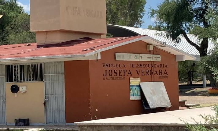 Maestra es suspendida por ataque contra joven indígena en telesecundaria de Querétaro  