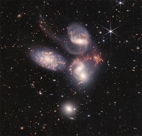 El James Webb es considerado el telescopio más poderoso creado hasta ahora y recientemente reveló detalles impresionantes de las estrellas con estas fotos.
