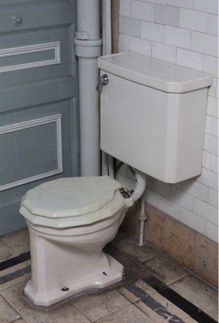 Según la Organización Mundial de la Salud, mil 700 millones de personas viven sin acceso a servicios básicos de saneamiento, como un inodoro o letrinas.