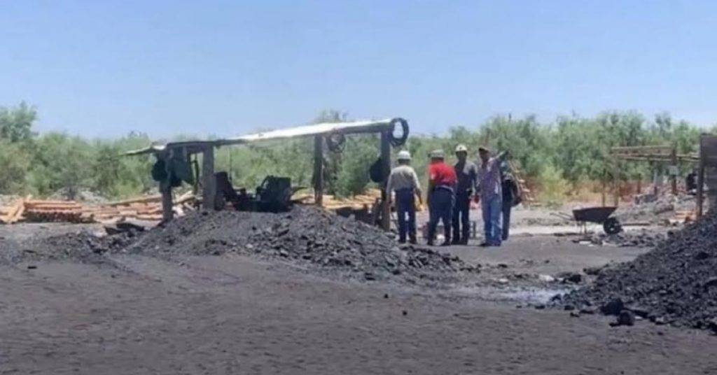 Dos mineros fueron rescatados con vida del pozo que se derrumbó en Sabinas, una región carbonera de Coahuila;  aún quedan atrapadas nueve personas 