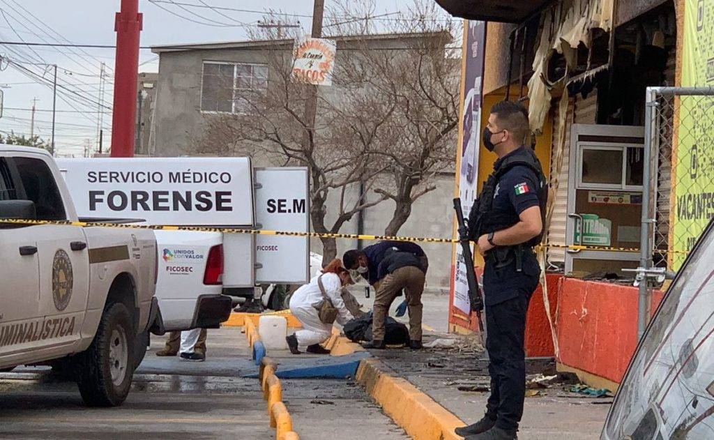 Jornada violenta en Ciudad Juárez; asesinan a dos mujeres afuera de un OXXO