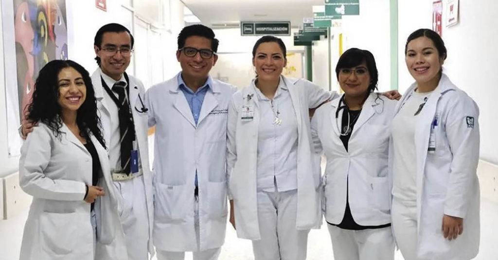 De las más de 10 mil plazas ofrecidas en hospitales públicos de México, el Gobierno Federal reportó 472 médicos especialistas postulados.