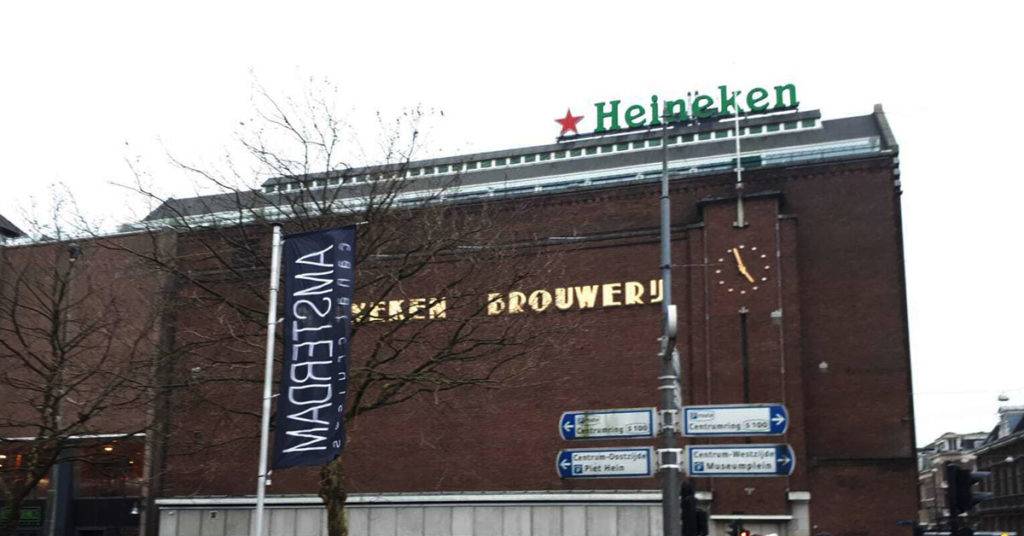 Desde 1988, la antigua fábrica de la cerveza Heineken, una de las más vendidas en el mundo, se convirtió en un popular y obligado museo en Holanda.