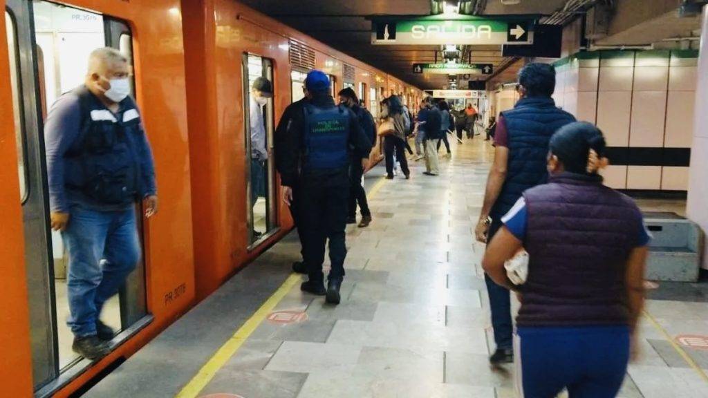 Usuarios de redes sociales reportaron problemas en la estación Morelos de la Línea B del Metro que ya se encuentra en funcionamiento.