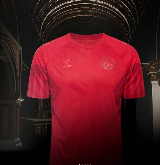 Hummel Sports presentó los uniformes que usará la Selección Danesa en el Mundial de Fútbol de Qatar 2022 con algunas modificaciones a modo de protesta.