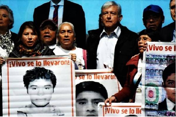Presiones, incluso intento de rebelar al ejército por caso Ayotzinapa: AMLO