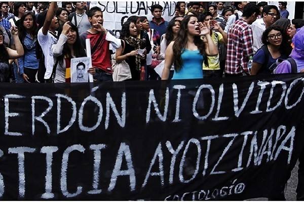 Renuncia fiscal del caso Ayotzinapa, continuará investigación: AMLO