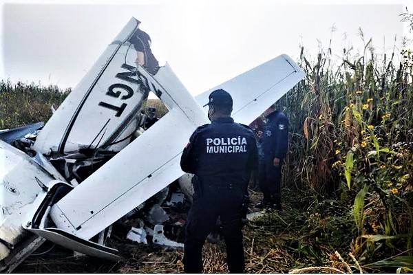 Tres muertos tras desplomarse una avioneta en Otzolotepec, Edomex
