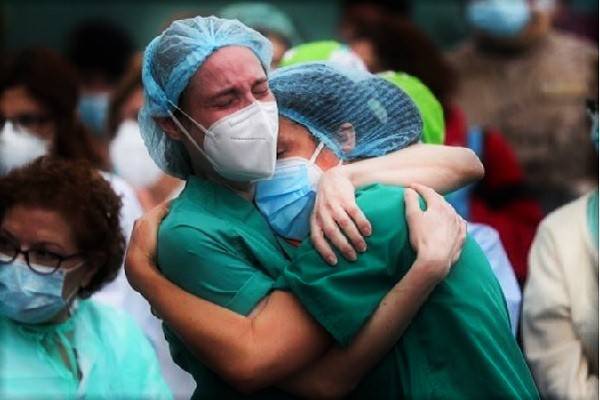 OMS avizora fin de pandemia de Covid, llama a reforzar medidas