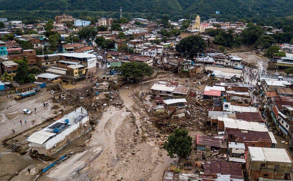Recuperan 50 cuerpos de la zona de deslave en Las Tejerías, Venezuela