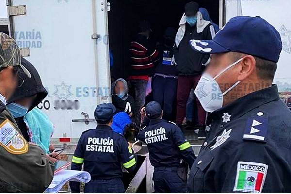 Ya estaban entrando al contenedor, rescatan a 43 migrantes en Edomex