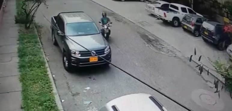 Video: Ladrón muere al intentar asaltar a un automovilista
