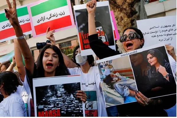 Irán: Maestros a huelga por asesinato de niños y menores en represión