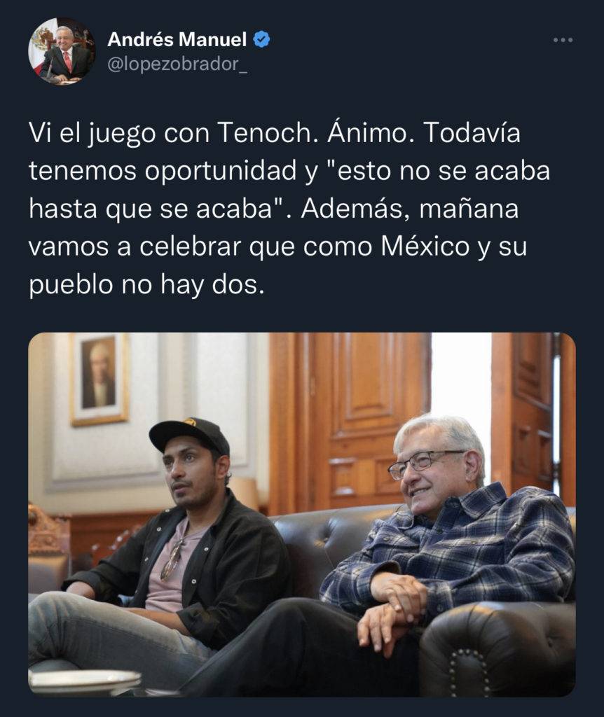 La derrota de México vs Argentina no pasó desapercibida para el presidente AMLO quien presumió vio el juego con una Estrella Marvel, Tenoch Huerta.