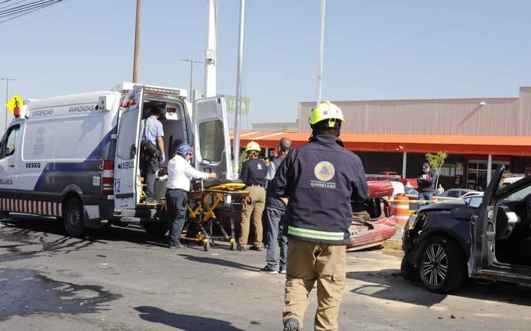 Camión de pasajeros se queda sin frenos en Querétaro, hay 20 lesionados