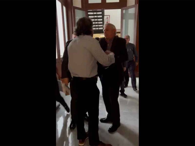 Video: Diputados locales del PVEM y PRD se dan con todo; "poco hombre", se gritan