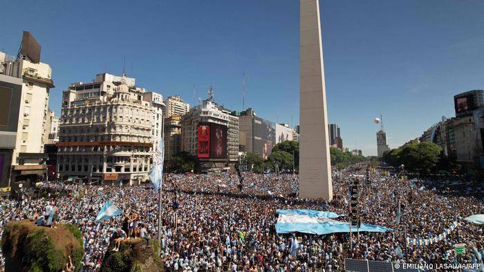 Argentinos salen a las calles en diferentes partes del mundo tras ganar el mundial