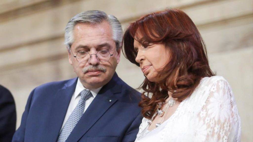 “Hoy, en Argentina ha sido condenada una persona inocente”; Fernández da respaldo a Cristina Kirchner