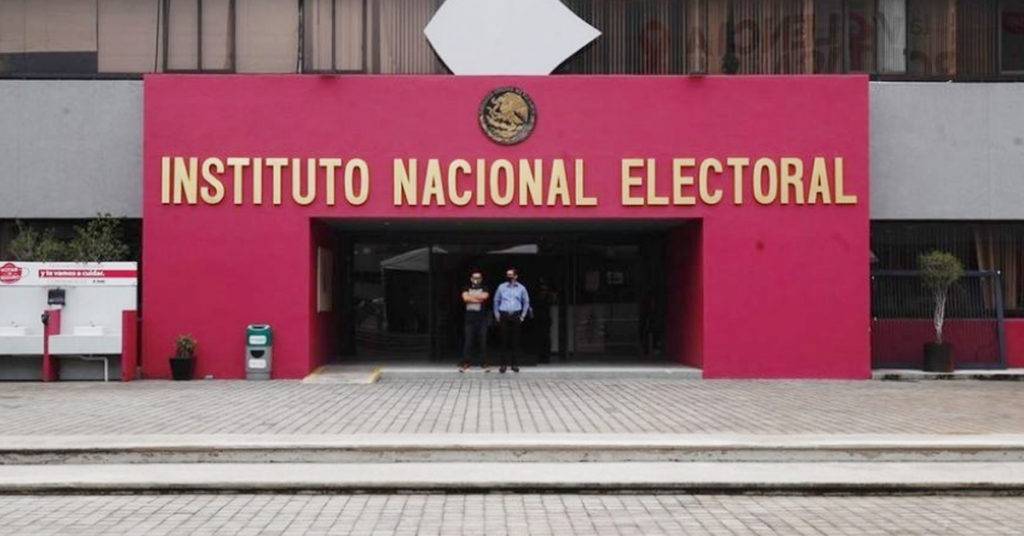 Los propios ciudadanos que acudieron a la marcha 'el INE no se toca' están a favor de la Reforma Electoral. Además, Lorenzo Córdova sí está violando la Constitución.