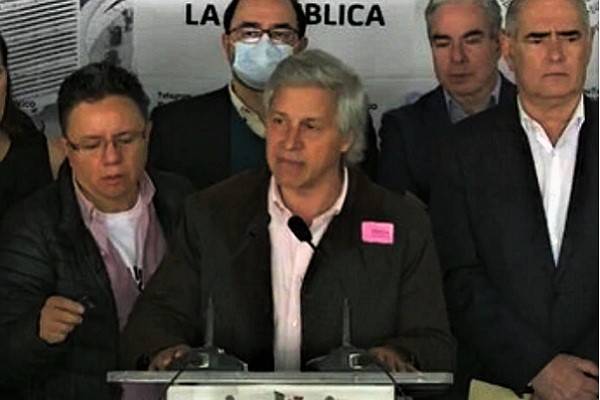 Claudio X González se mete al senado, increpa a Monreal por indefinido
