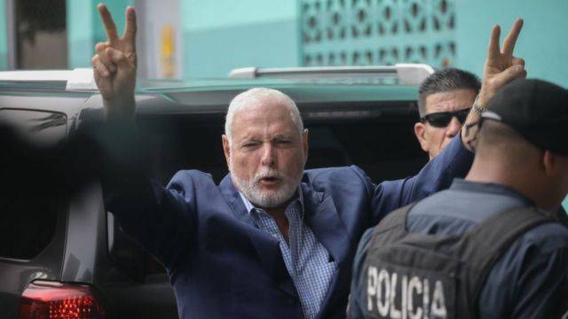 EE.UU. prohíbe a expresidente de Panamá y a su familia ingresar a su territorio