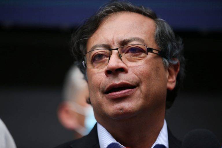 Gustavo Petro logra un cese al fuego bilateral con 5 grupos armados