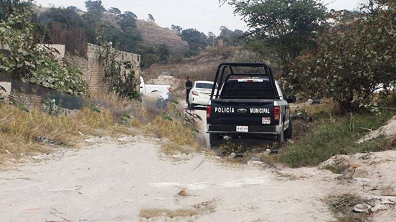Dos hombres y una mujer son hallados muertos en una camioneta en Jalisco
