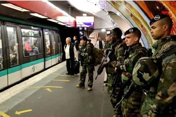 Denuncian sabotaje e incendio en el Metro de París