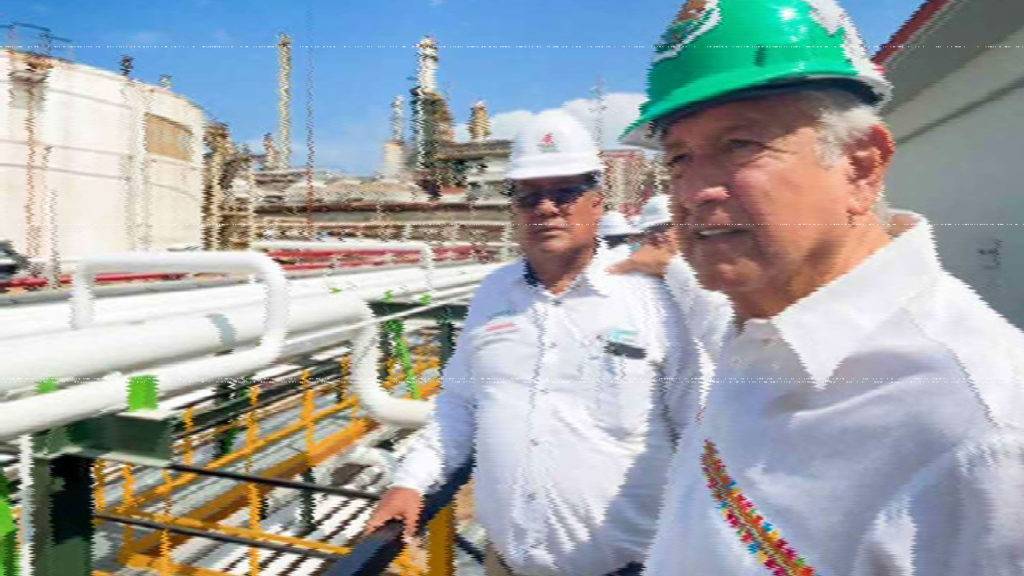 El presidente AMLO dijo que la gasolina en la nueva refinería de Dos Bocas se comenzará a producir en este mismo año, tal y como prometío.
