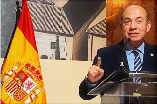 Calderón reaparece, habla de aviación, duda del veredicto a García Luna