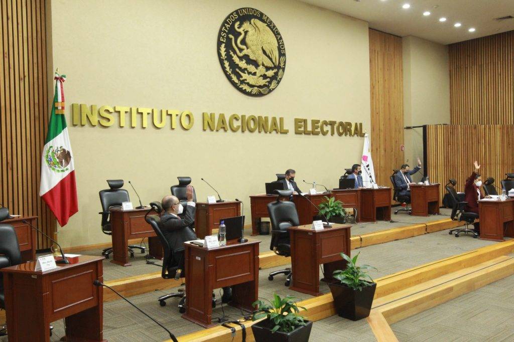 “Mafia electoral”; representantes de la 4T exhiben a Córdova y consejeros por finiquitos millonarios