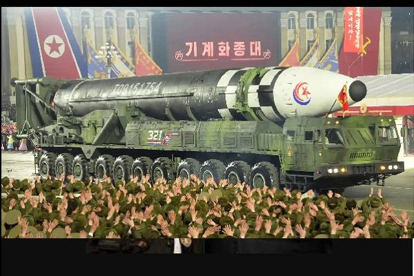 Corea de Norte lanza Misil Hwasong-17, anuncia 800 mil nuevos reclutas